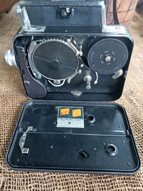 Vintage Cine-kodak Eight-25 movie Camera in leather pouch-good condition and working