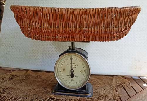Wow!! - Vintage Hughes Baby Weigher No 48B scale-to weigh 20lbs by 1 oz. with cane basket -working