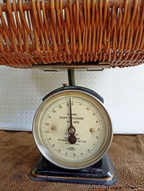 Wow!! - Vintage Hughes Baby Weigher No 48B scale-to weigh 20lbs by 1 oz. with cane basket -working