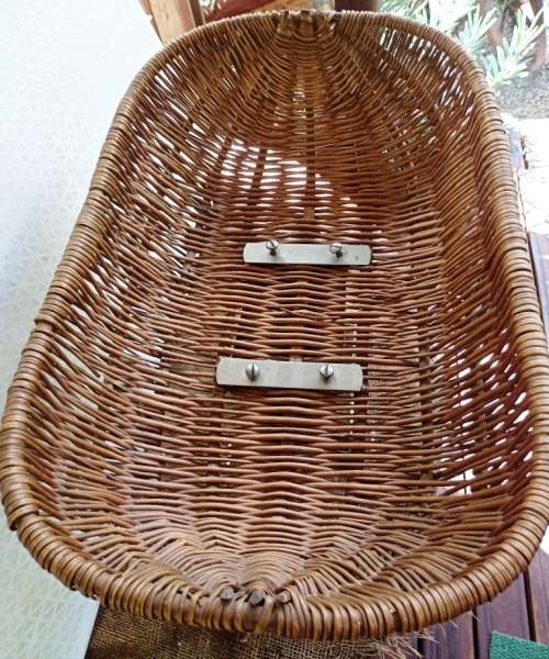 Wow!! - Vintage Hughes Baby Weigher No 48B scale-to weigh 20lbs by 1 oz. with cane basket -working