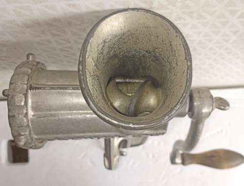 Vintage  Bolinders no 8  cast iron meat mincer - good and working condition
