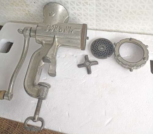 Vintage  Bolinders no 8  cast iron meat mincer - good and working condition