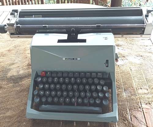 Vintage Olivetti 82 Diaspron Double Page roller Typewriter-circa 1950-complete working