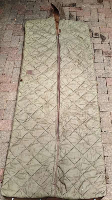 Big Old SADF good quality military sleeping bag in good condition with head cover and carry bag