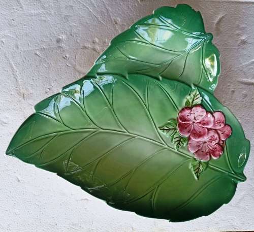 Beautiful Green Leaf flower embossed porcelain Bowl - Dia 23 cm x 21 cm-good-no chips/cracks