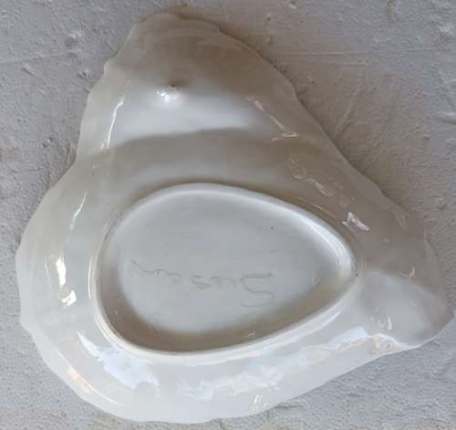 Beautiful Green Leaf flower embossed porcelain Bowl - Dia 23 cm x 21 cm-good-no chips/cracks