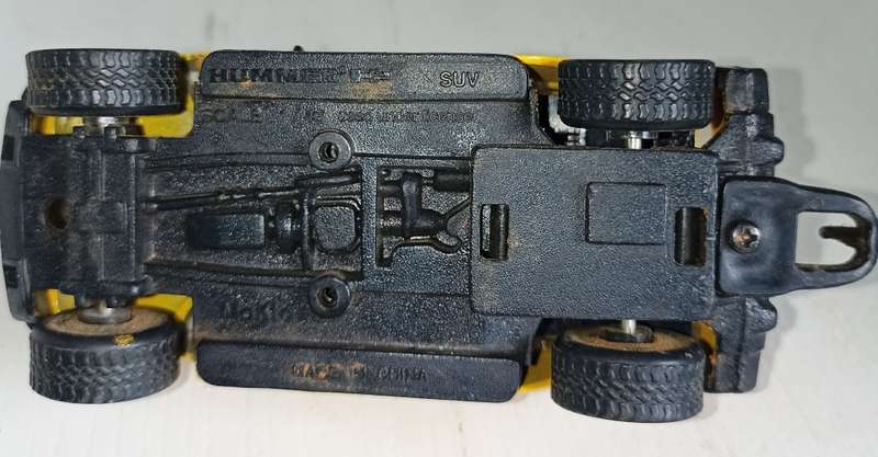 MAISTO HUMMER H2 YELLOW 1:46 SCALE DIE CAST SUV Car Toy-Very good condition-Used