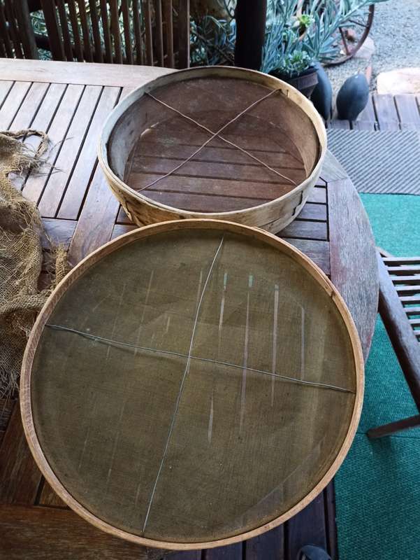 2 x Old wooden Sieves-TD 43cm, H 11 cm and TD 40 cm x H 10 cm-Sell per Sifter and not lot