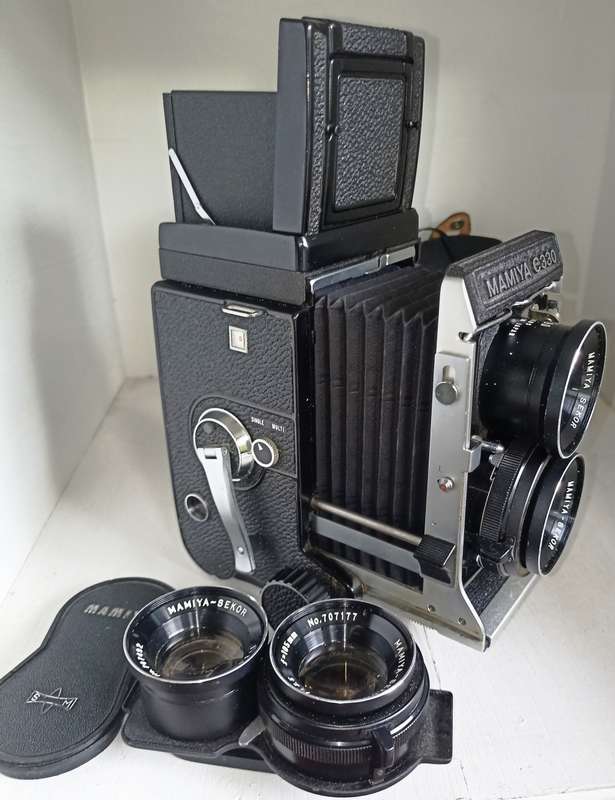 Mamiya C330 Prof. TLR 120/220 Film Camera Blue Dot 2.8/80&3.5 105 mm lenses/Light meter/carry case