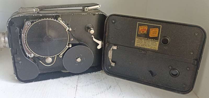 Vintage Cine-kodak Eight-25 movie Camera-wind up mechanism working