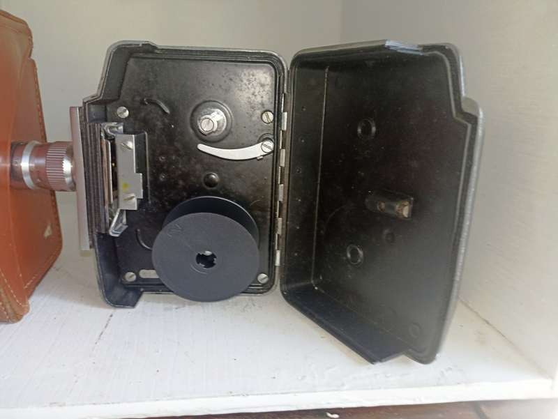 Vintage Atlas 8 mm Cine works movie Camera-wind up mechanism working-leather pouch
