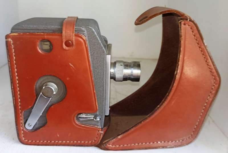 Vintage Atlas 8 mm Cine works movie Camera-wind up mechanism working-leather pouch
