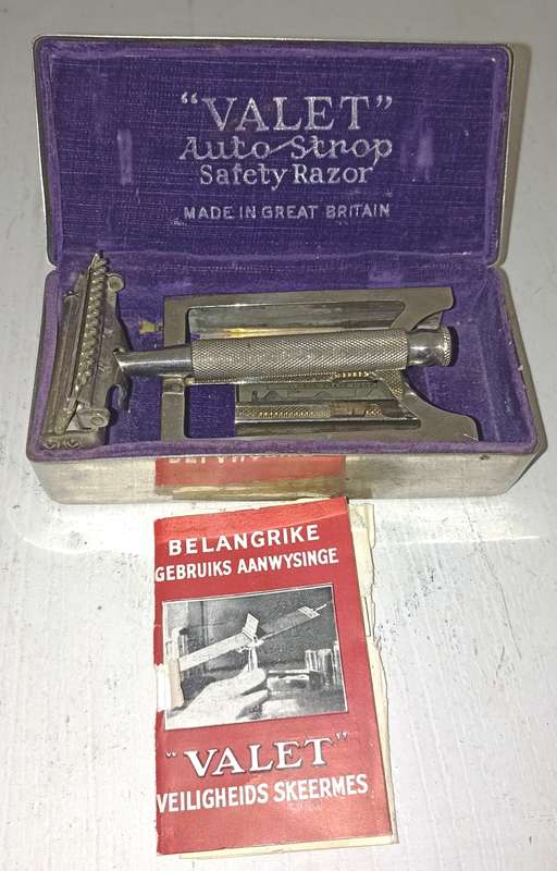 Vintage  "Valet Auto Strop Safety Razor with Manual and original presentation box-good condition