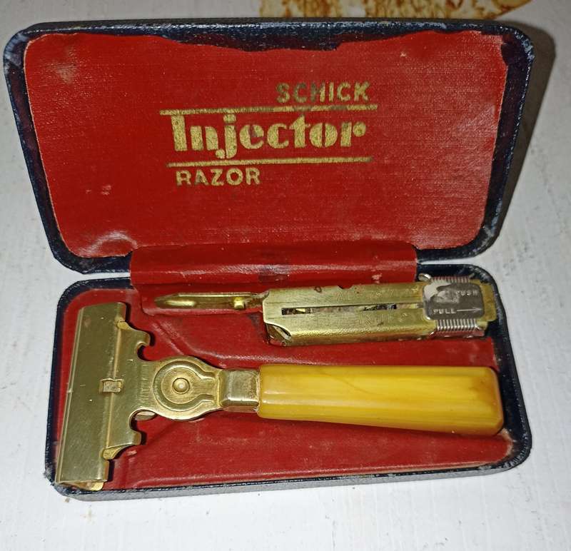 Vintage Schick " Injector" Razor with Eversharp Injector in original presentation box-good condition
