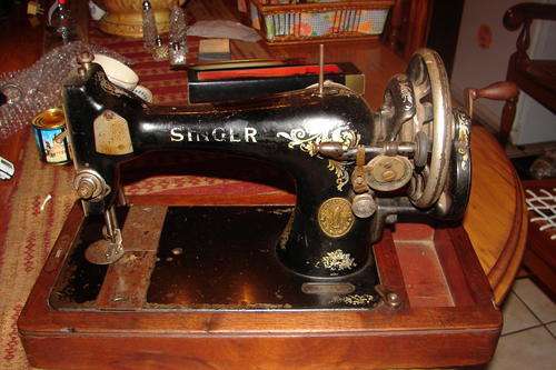Singer Sewing Macnine -  Reg no F4565907-Manufactored between 1910-1920