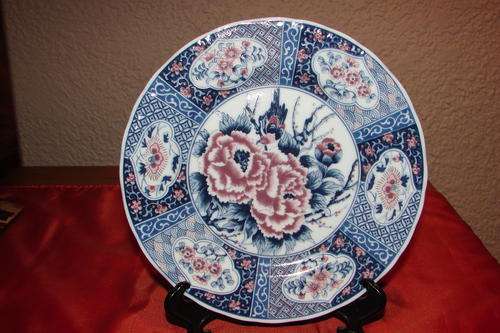 Certified Collectors Imari Plate - diameter 18cm - flowers and in good condition