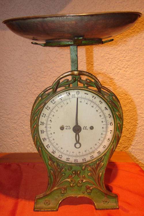 Beautiful Antique 25lb Scale-green with gold finishing-collectors item