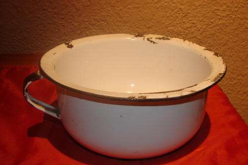 Vintage White Enamel "Koos" with black trimming - diameter 21cm