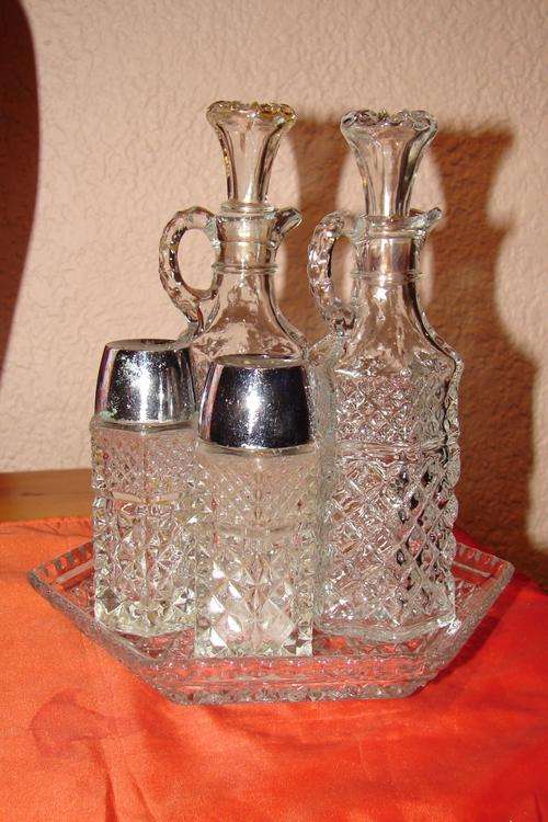 Beautiful 5 piece Glass Cruet Set in tray - Salt/Pepper and 2 Sauce pots-no chips or cracks