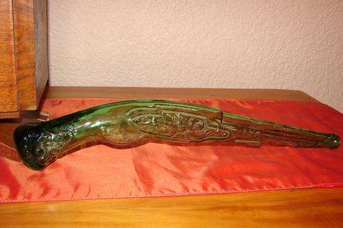 Unusual Green Glass bottle in the shape of a pistol - Lenght 44cm - good condition