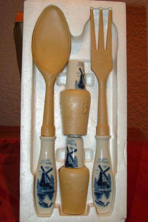 Vintage Hostess Set in original Box - Good condition -never used