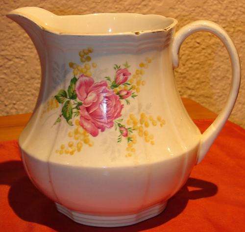 Very old Large Alfred Meakin Jug - Height 17cm