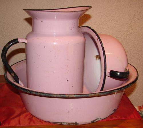 Vintage Pink Enamel Set-Good heavy quality, no holes only a few enamel chips