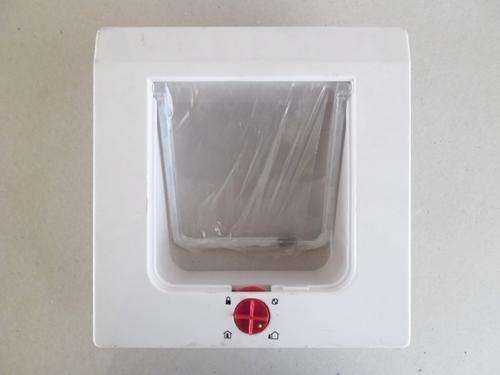 DOOR TRAP FOR CATS AND SMALL DOGS