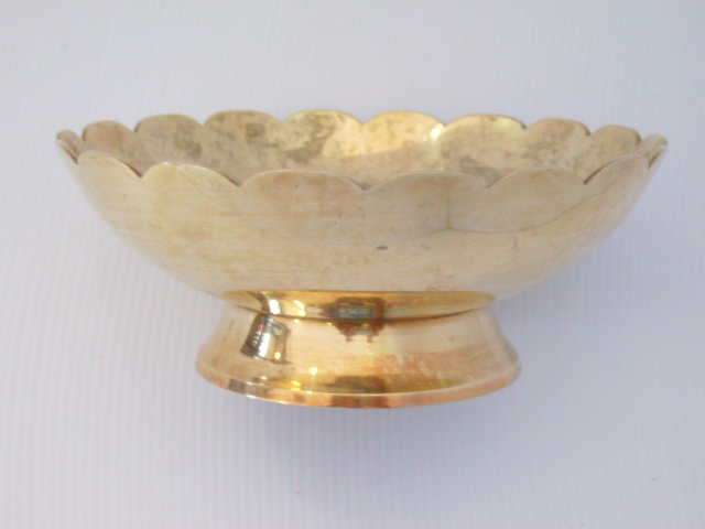 BEAUTIFULL SOLID BRASS BOWL.PLEASE READ DESCRIPTION?