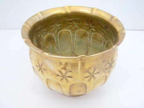 BEUATIFULL BRASS BUCKET. PLEASE READ DESCRIPTION