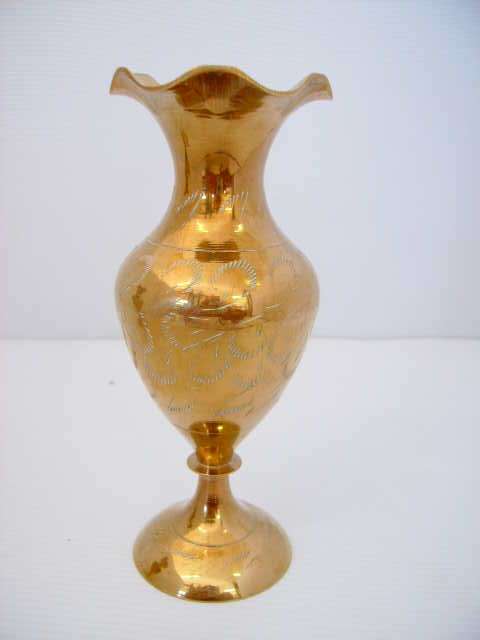 BEAUTIFULL BRASS VASE. PLEASE READ DESCRIPTION & SHIPPING DETAILS?