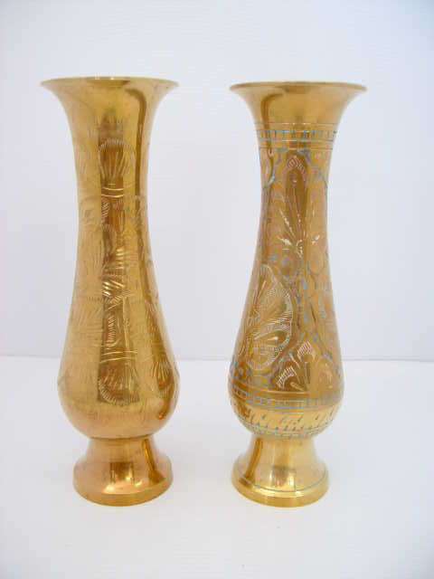 2X BEAUTIFULL BRASS  VASES. ONE BID. READ DESCRIPTION & SHIPPING DETAILS.