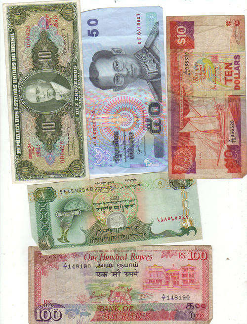 MIX OF 9 NOTES