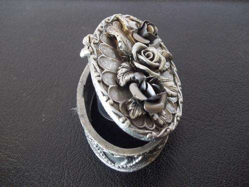 Very nice and rare - old Pewter cast pill box with roses - w 141 gram