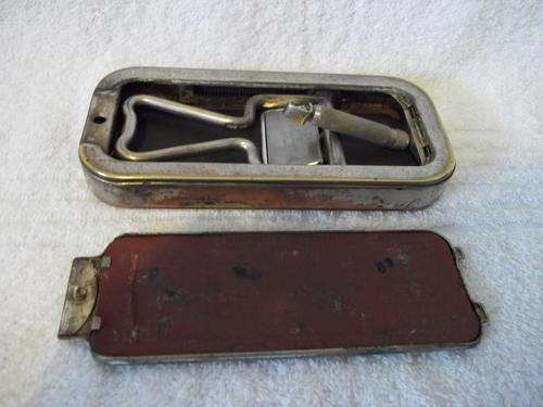 A NICE VITAGE ROLLS AUTOSTROP RAZOR.