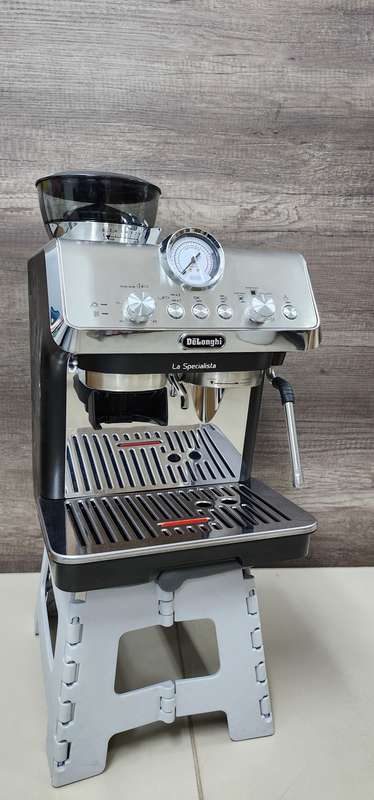 Delonghi - La Specialista Arte Manual Pump Espresso Machine - EC9155.MB