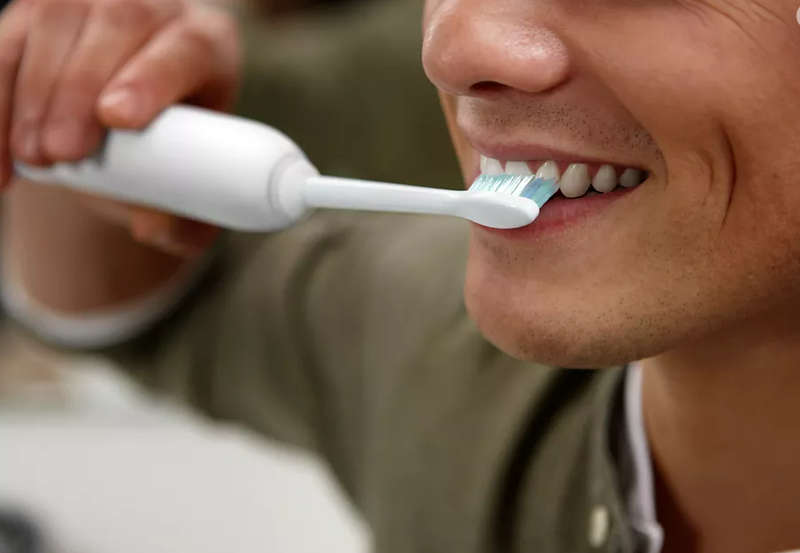 PHILIPS SONICARE DAILY CLEAN ELECTRIC TOOTHBRUSH