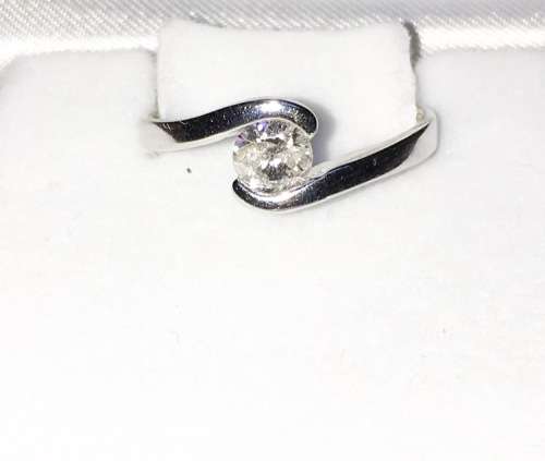 BEAUTIFUL SOLITAIRE 0.35CT DIAMOND WHITE GOLD R18000