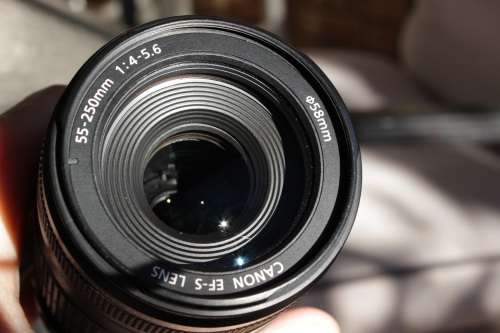 Canon EF-S 55-250mm f/4-5.6 IS telephoto lens