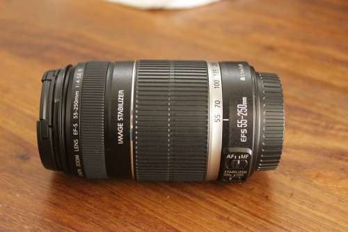 Canon EF-S 55-250mm f/4-5.6 IS telephoto lens