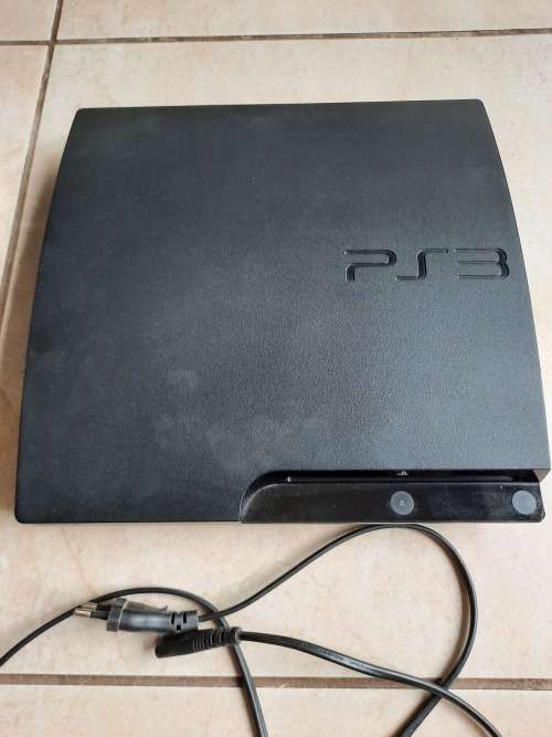 Playstation 3 console + game controllers + 6 games + HDMI cable