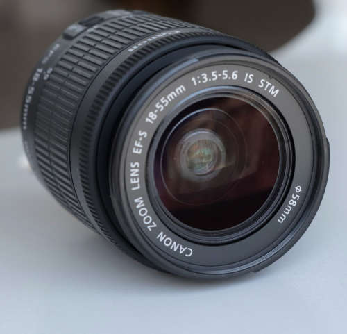 Canon EF-S 18-55mm 1:3.5-5.6 IS STM lens + lens hood