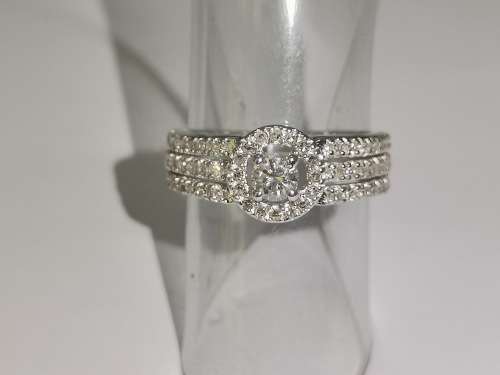 Magnificent White-Gold Halo Diamond Ring
