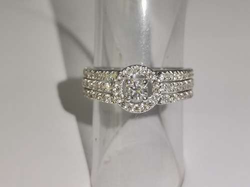 Magnificent White-Gold Halo Diamond Ring