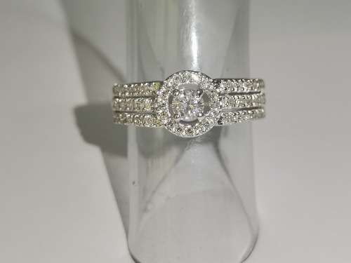 Magnificent White-Gold Halo Diamond Ring