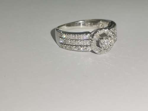 Magnificent White-Gold Halo Diamond Ring