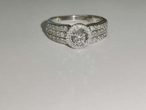 Magnificent White-Gold Halo Diamond Ring