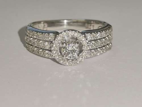 Magnificent White-Gold Halo Diamond Ring