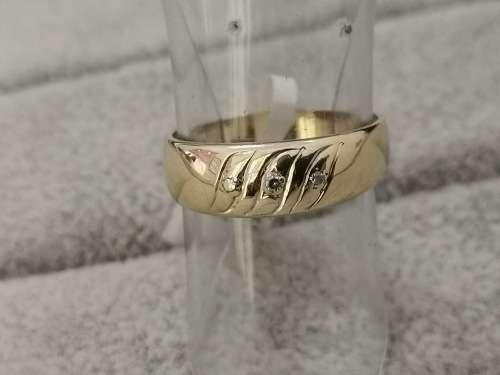 Detailed Gold Ring With Diamonds