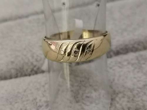 Detailed Gold Ring With Diamonds